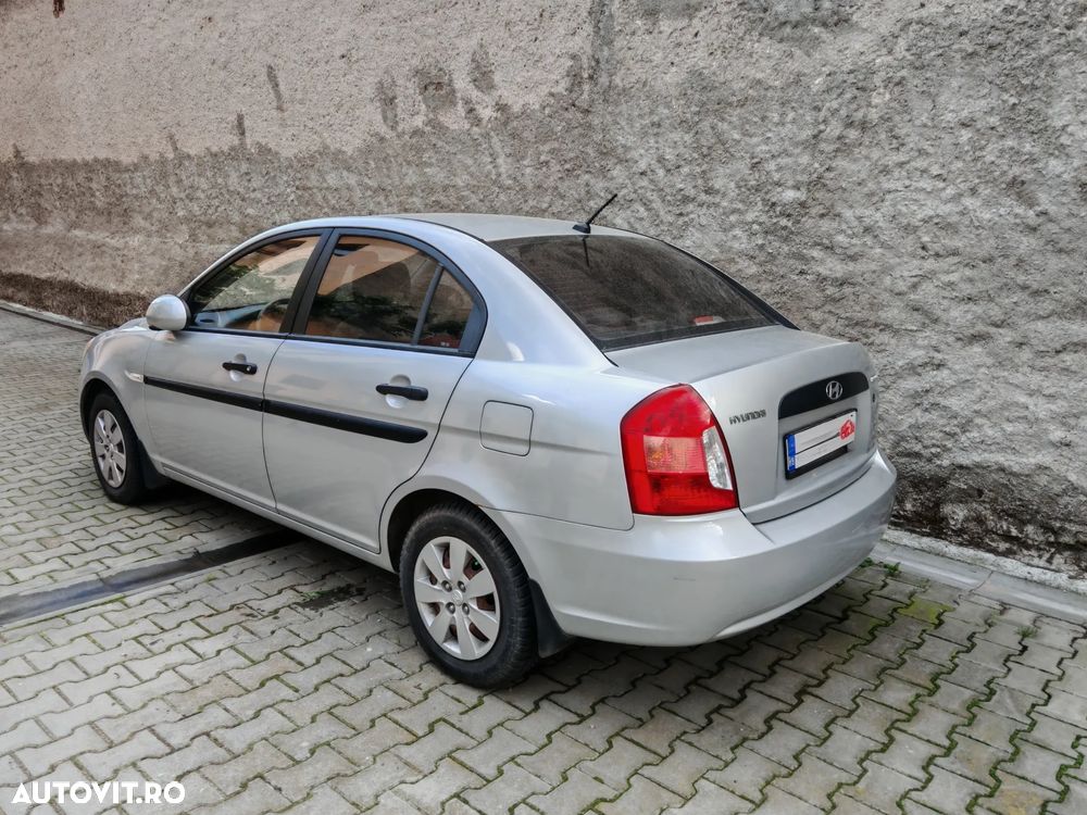 Hyundai Accent MC 14 DOHC 4DR GL CLASSIC - 4