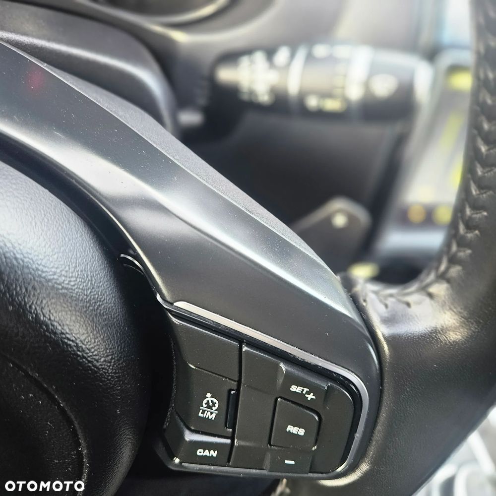 Jaguar XE - 34