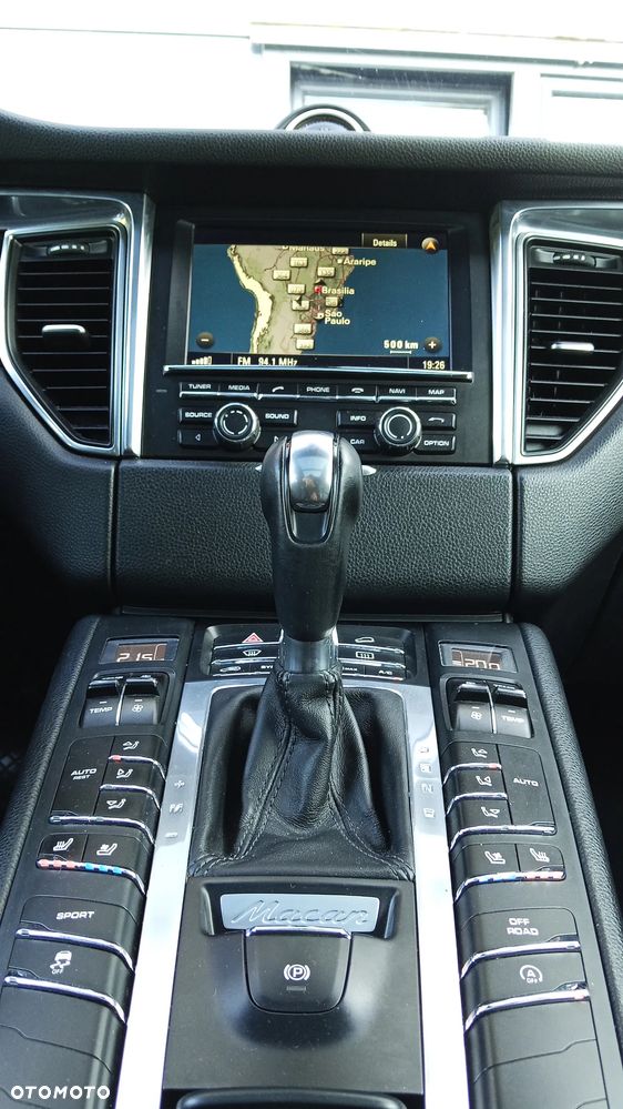 Porsche Macan - 24