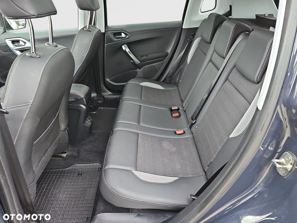 Peugeot 2008 1.2 Pure Tech GPF Allure S&S EAT6 - 31