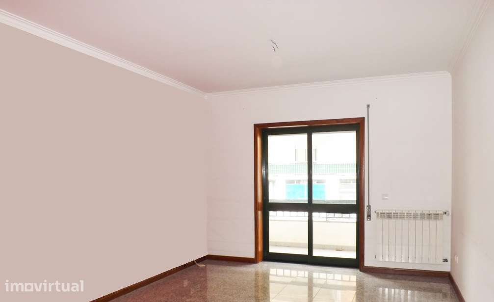 Apartamento T2 com varanda e garagem em Viseu - Grande imagem: 2/11