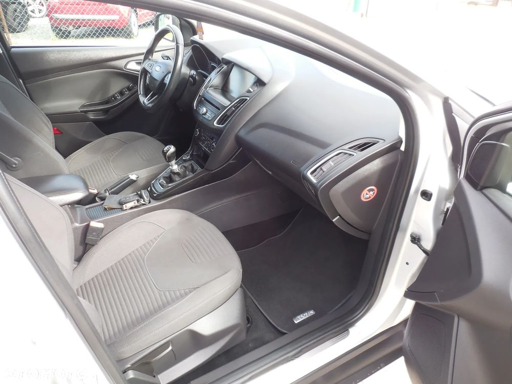 Ford Focus - 8