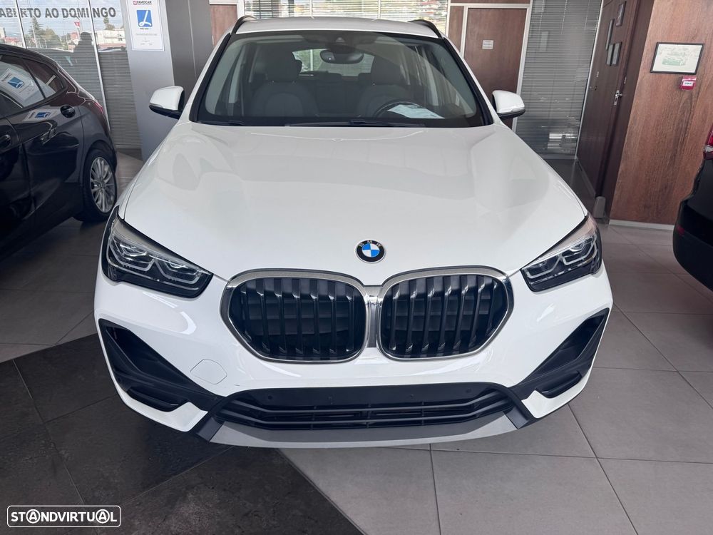 BMW X1 25 e xDrive Corporate Edition - 3