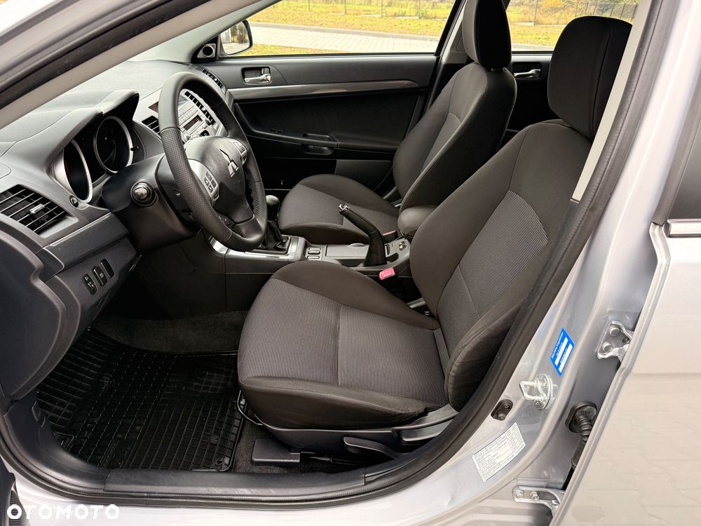 Mitsubishi Lancer 1.8 Intense - 19