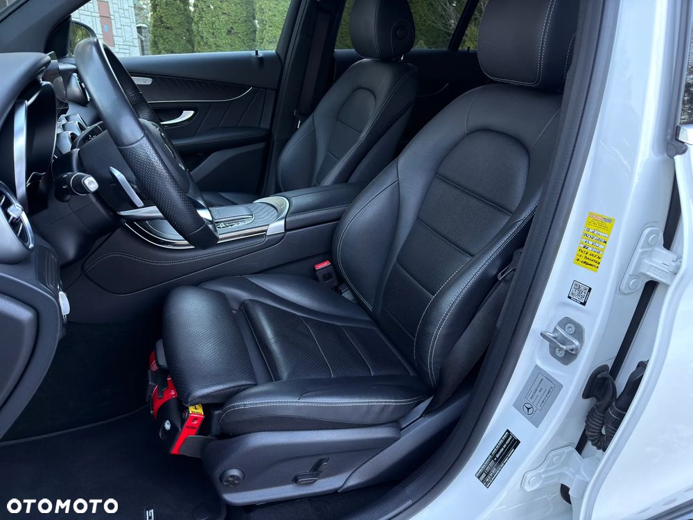 Mercedes-Benz GLC 250 4Matic 9G-TRONIC AMG Line - 22
