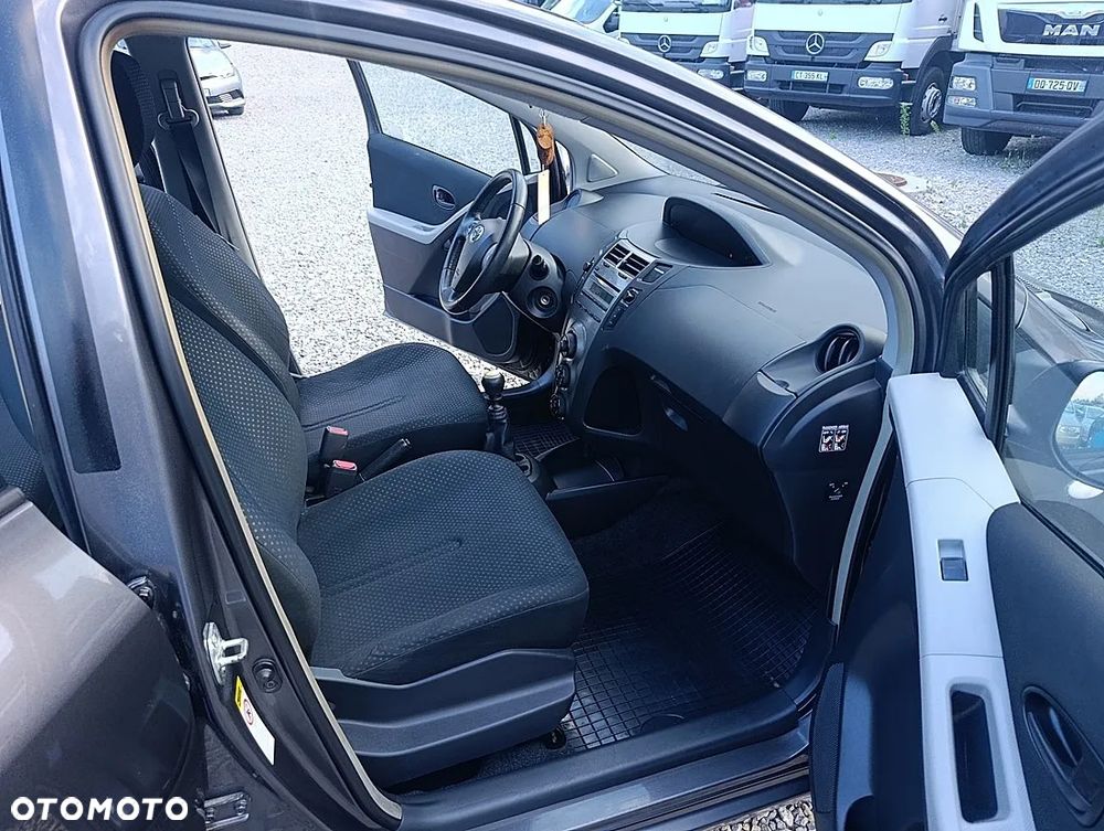 Toyota Yaris 1.33 Prestige - 12