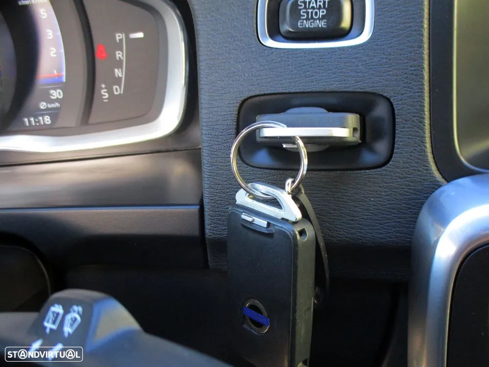 Volvo V60 2.0 D4 R-Design Summum Geartronic - 22