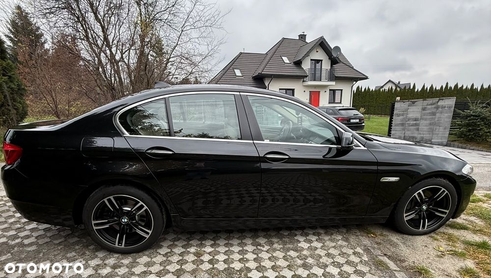 BMW Seria 5 525d xDrive - 18