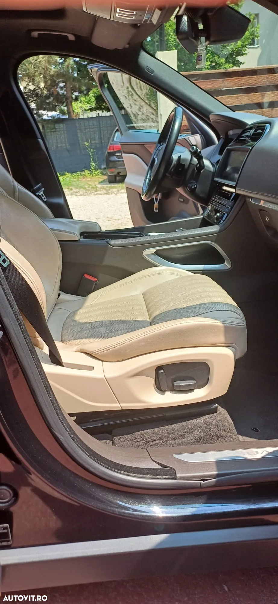 Jaguar F-Pace 20d AWD Portfolio - 30
