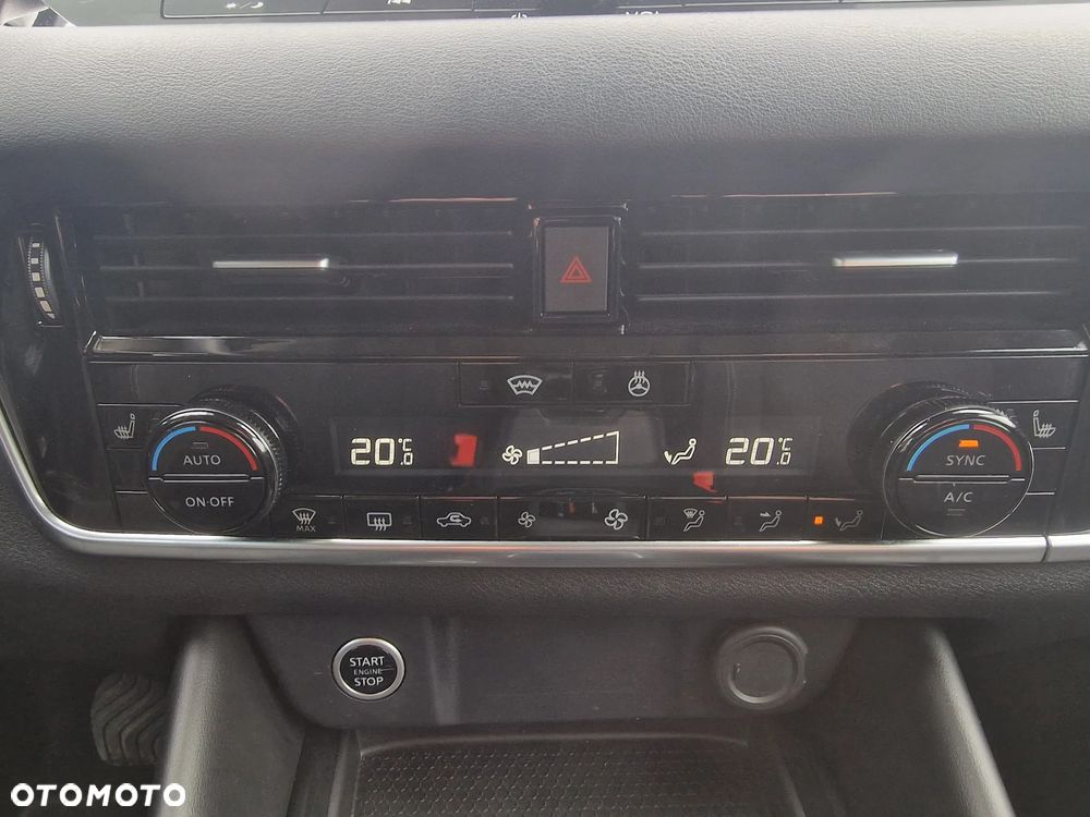 Nissan Qashqai 1.3 DIG-T mHEV N-Connecta Xtronic - 11