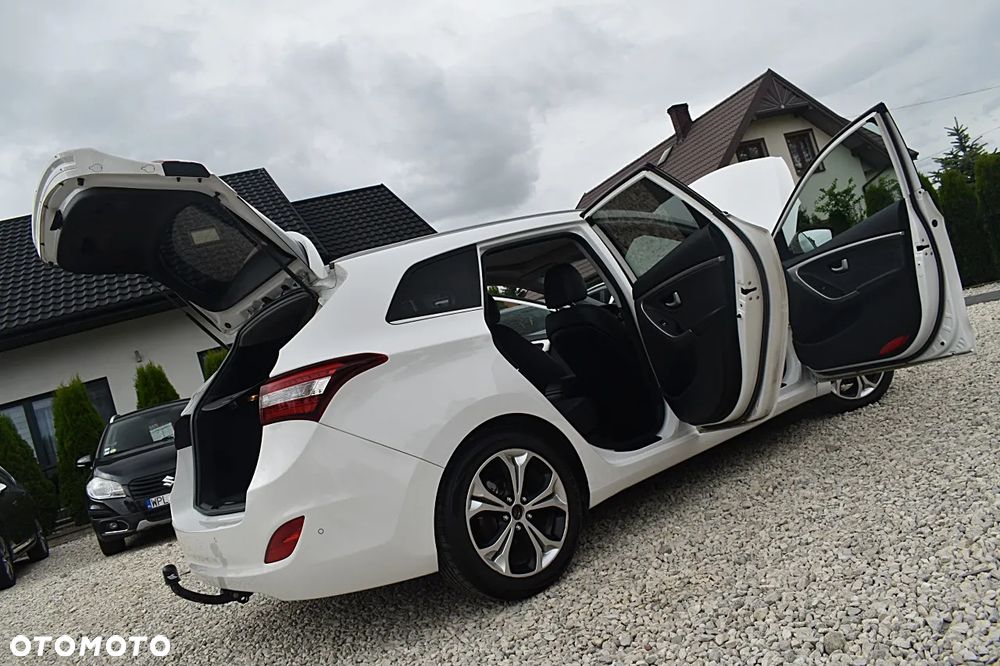 Hyundai i30 i30cw 1.6 CRDi Fifa World Cup Edition - 16