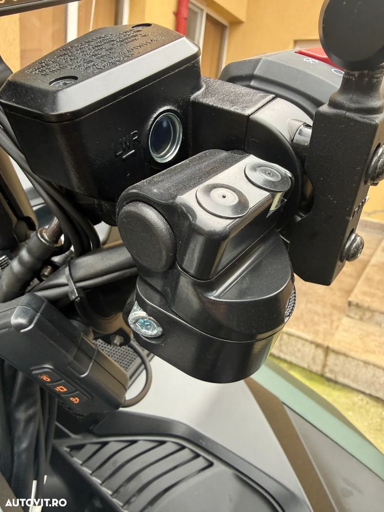 Honda GL 1800 Gold Wing - 29