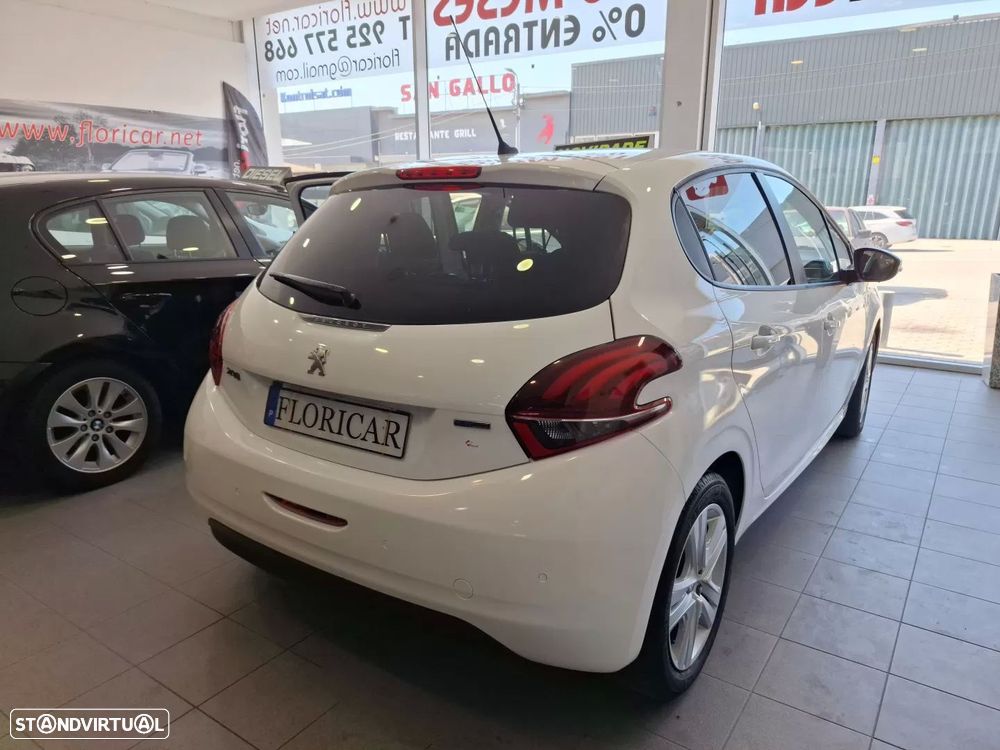 Peugeot 208 1.2 VTi SE Style - 8