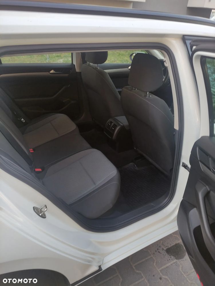 Volkswagen Passat 1.5 TSI EVO Business - 12