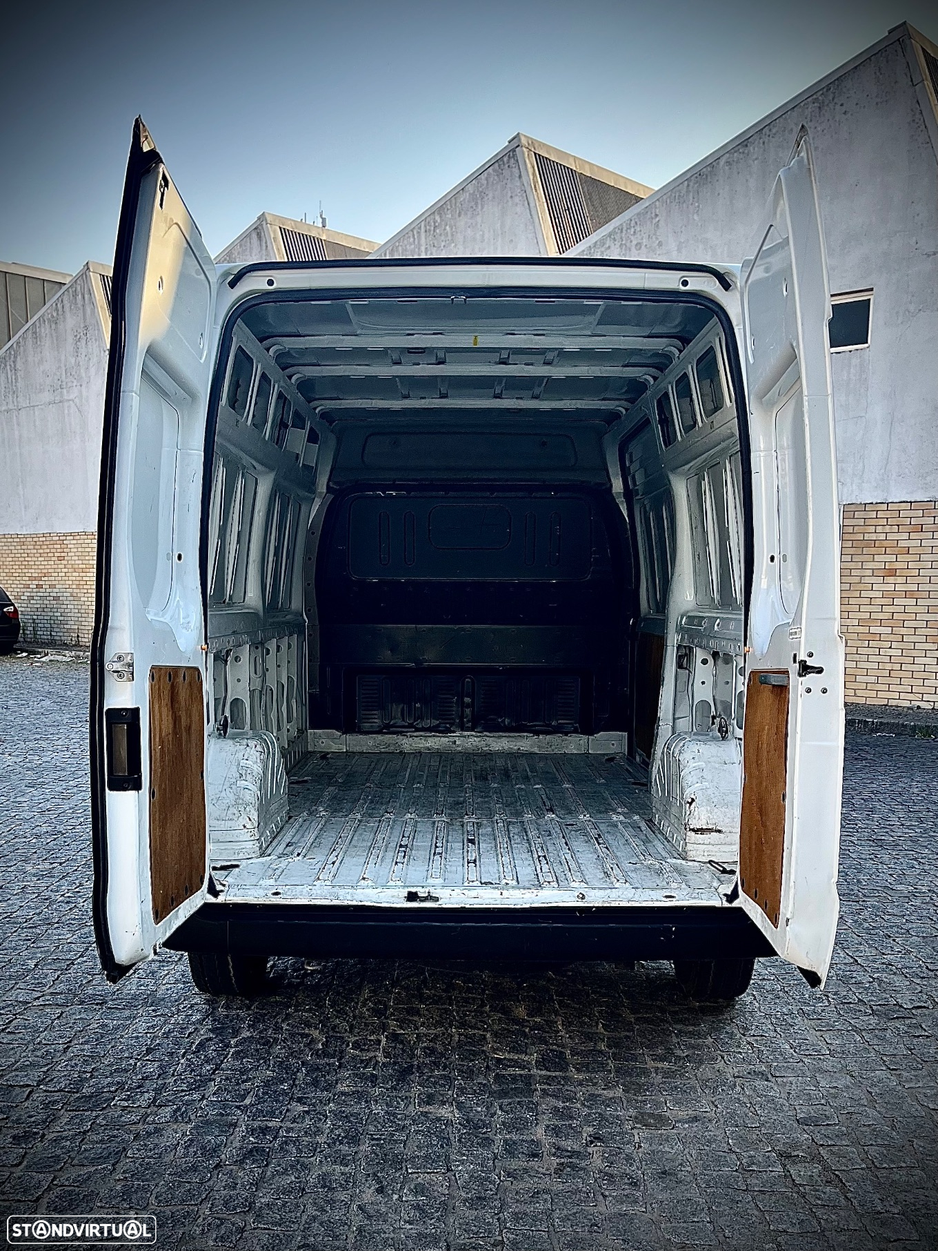 Ford TRANSIT/330L - 29