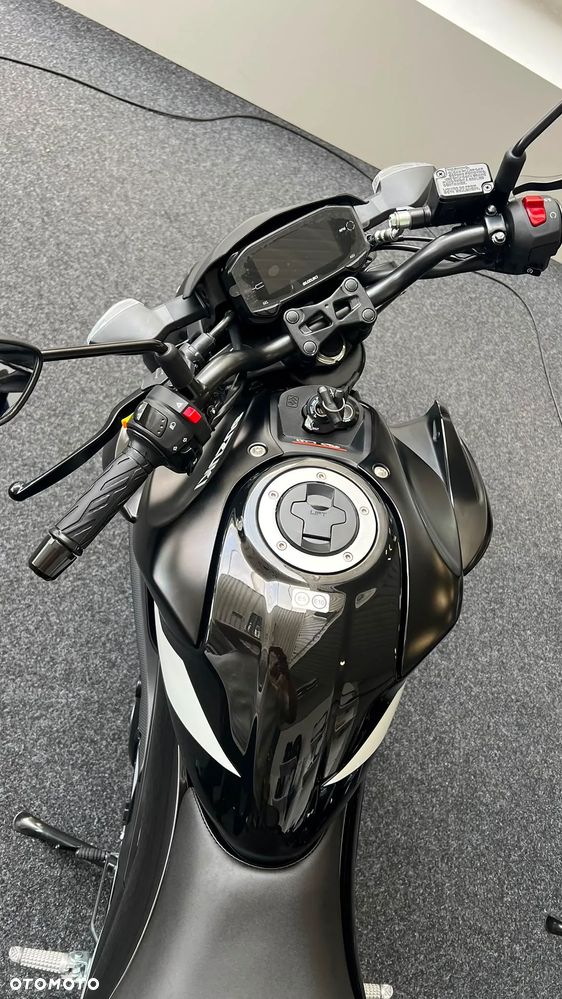 Suzuki GSX - 13