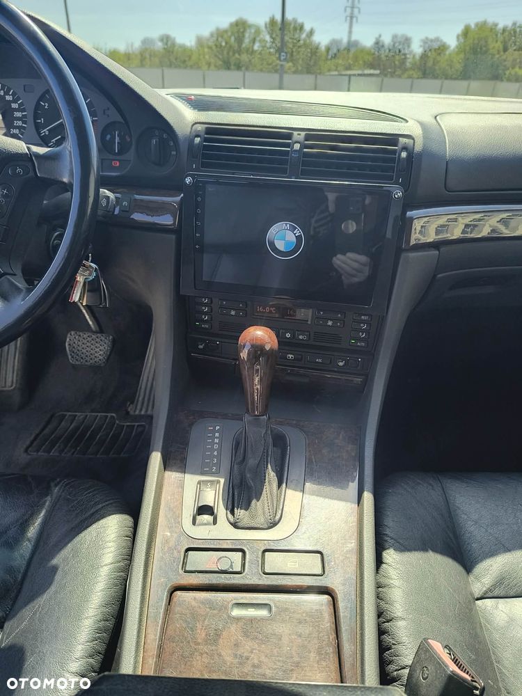 BMW Seria 7 740i V8 - 11