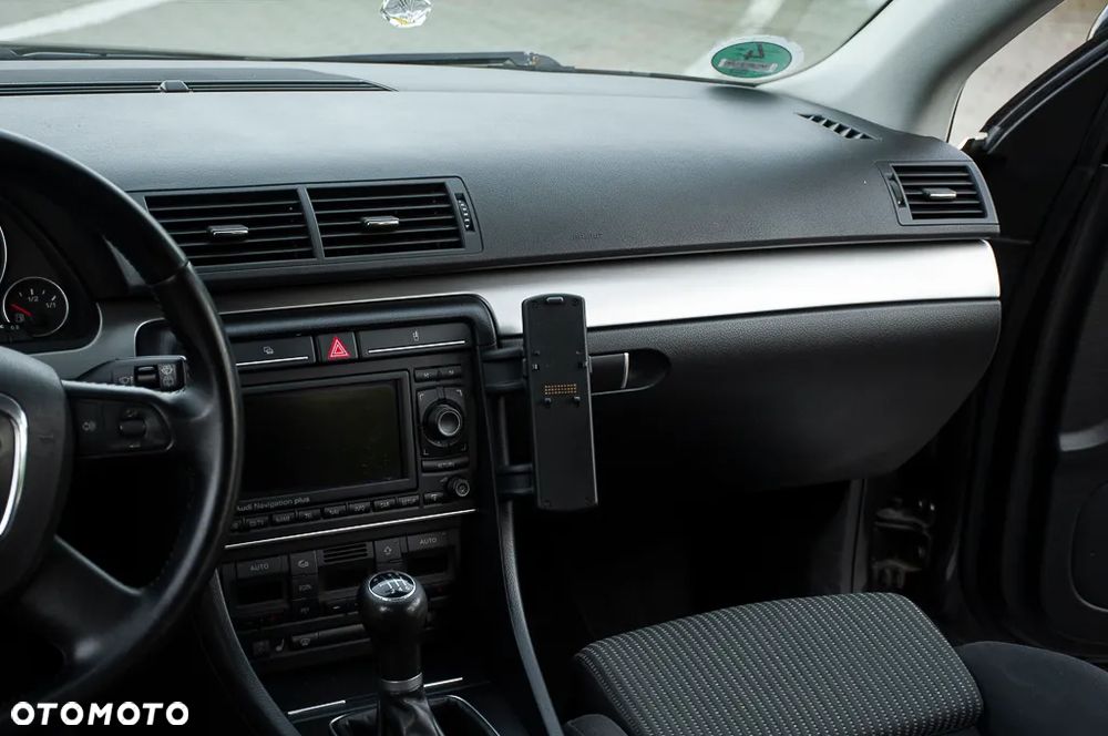 Audi A4 Avant 2.0 TDI DPF Ambiente - 24