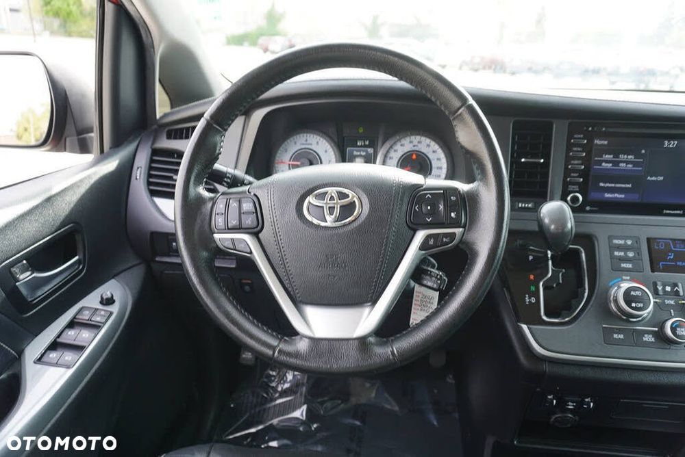 Toyota Sienna - 11