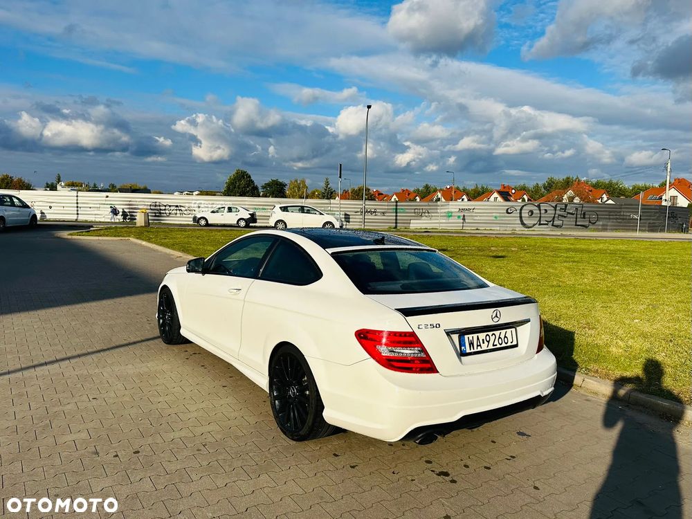 Mercedes-Benz Klasa C 250 CGI BlueEff Sport - 9