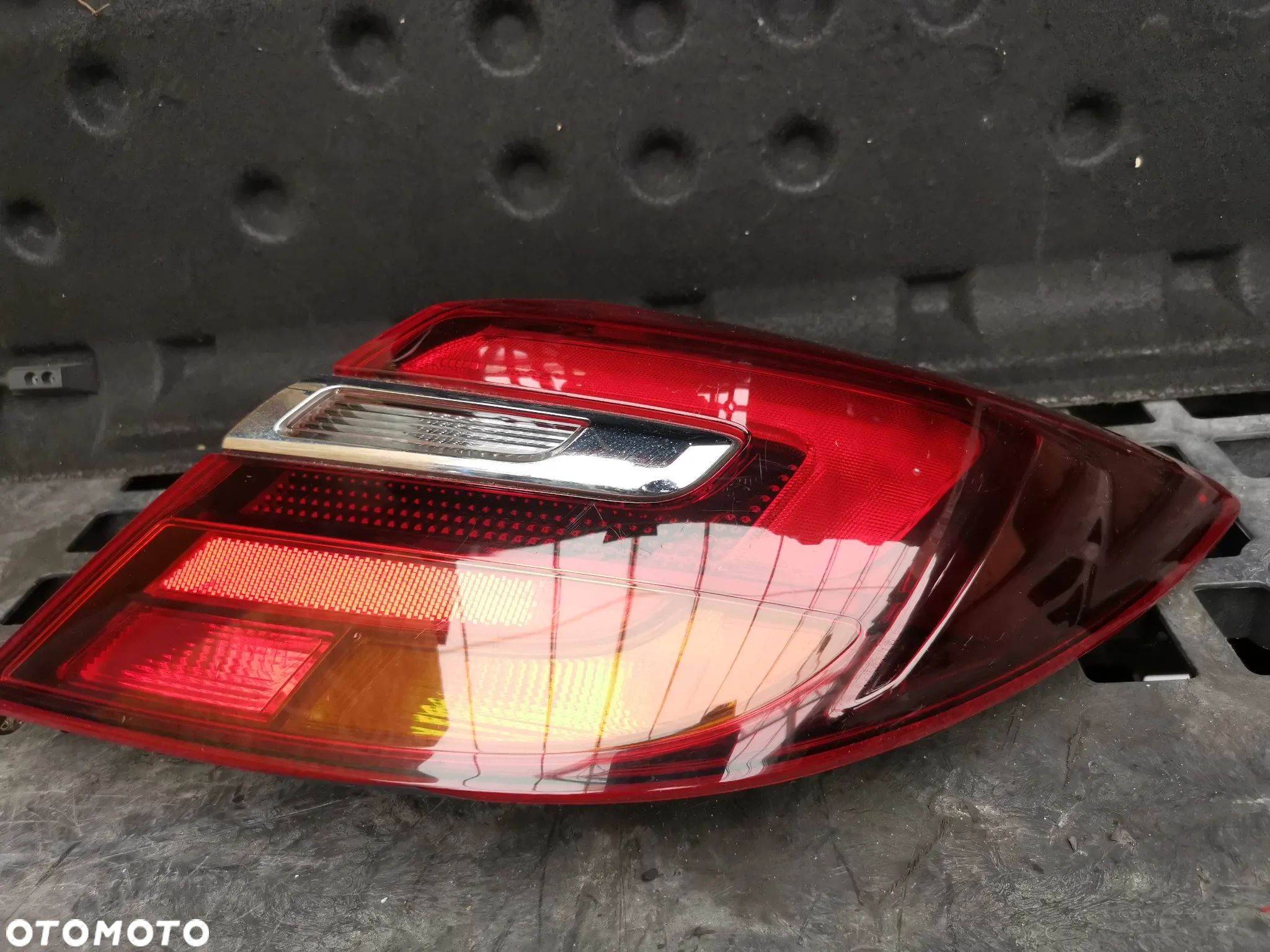 Lampa Prawa Tył Opel Insygnia 23422536-ECE R HB - 1