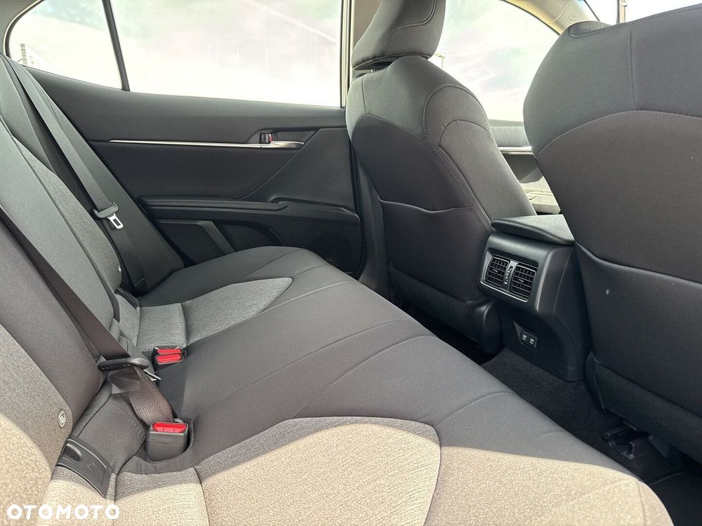 Toyota Camry 2.5 Hybrid Comfort CVT - 12