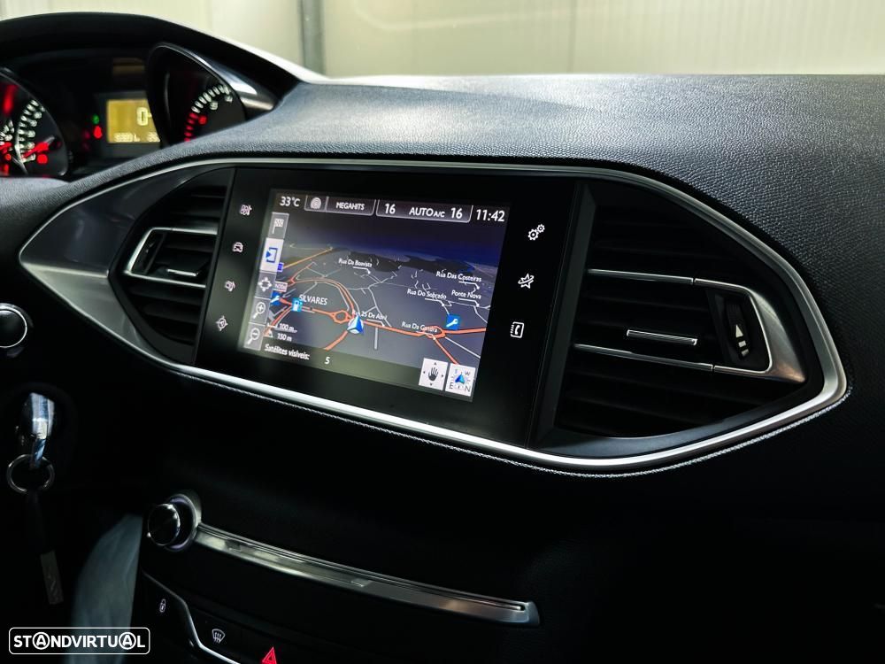 Peugeot 308 1.2 PureTech Allure - 36