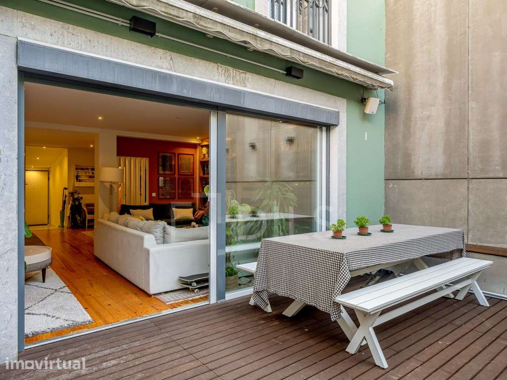 Moradia T6 com terraço e piscina em Campolide, Lisboa - Grande imagem: 4/48