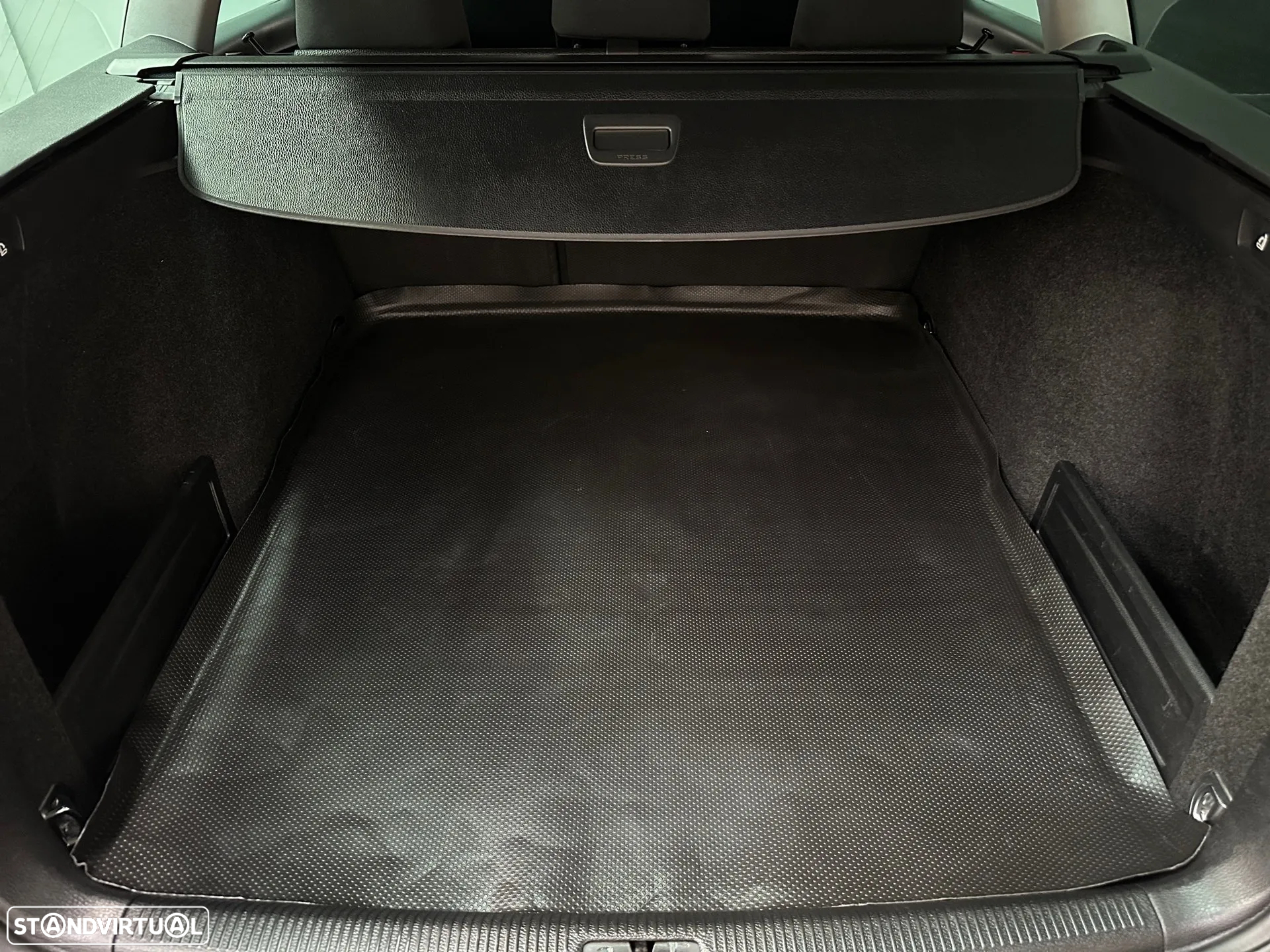 VW Passat 1.6 TDI BlueMotion - 12