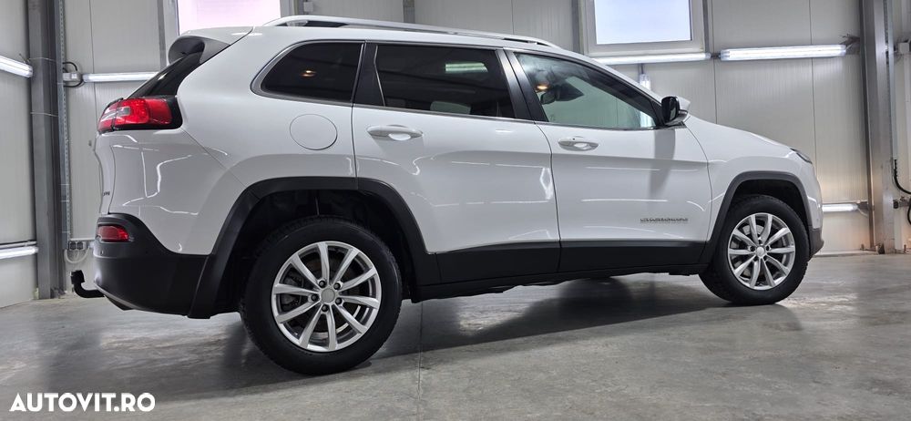 Jeep Cherokee - 37