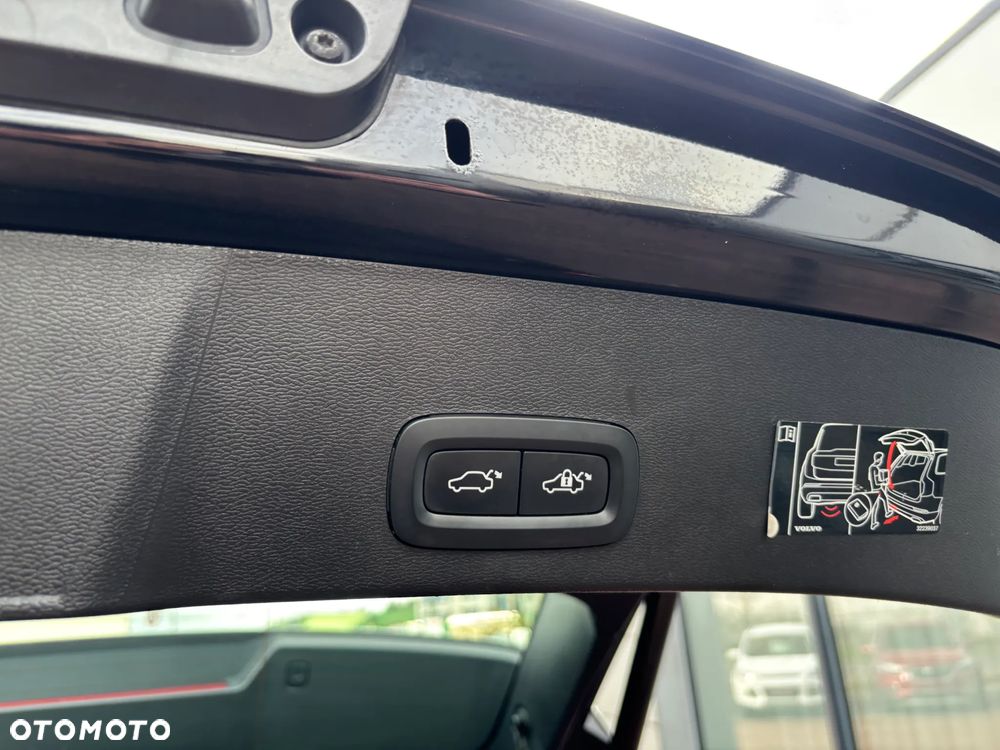 Volvo XC 40 B4 B Geartronic Momentum Pro - 32