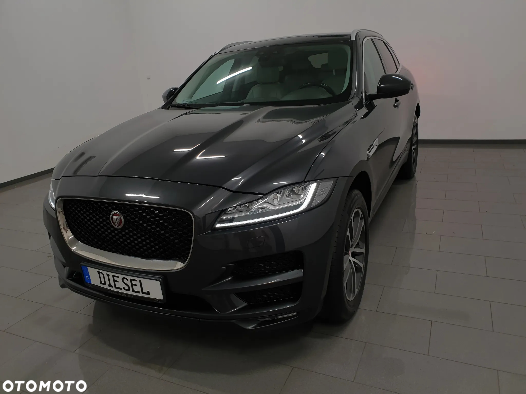 Jaguar F-Pace 2.0 i4D AWD R-Sport - 35