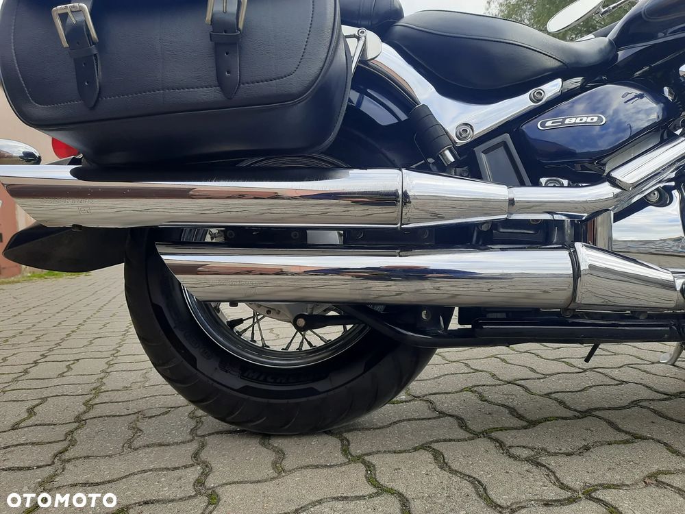 Suzuki Intruder - 20