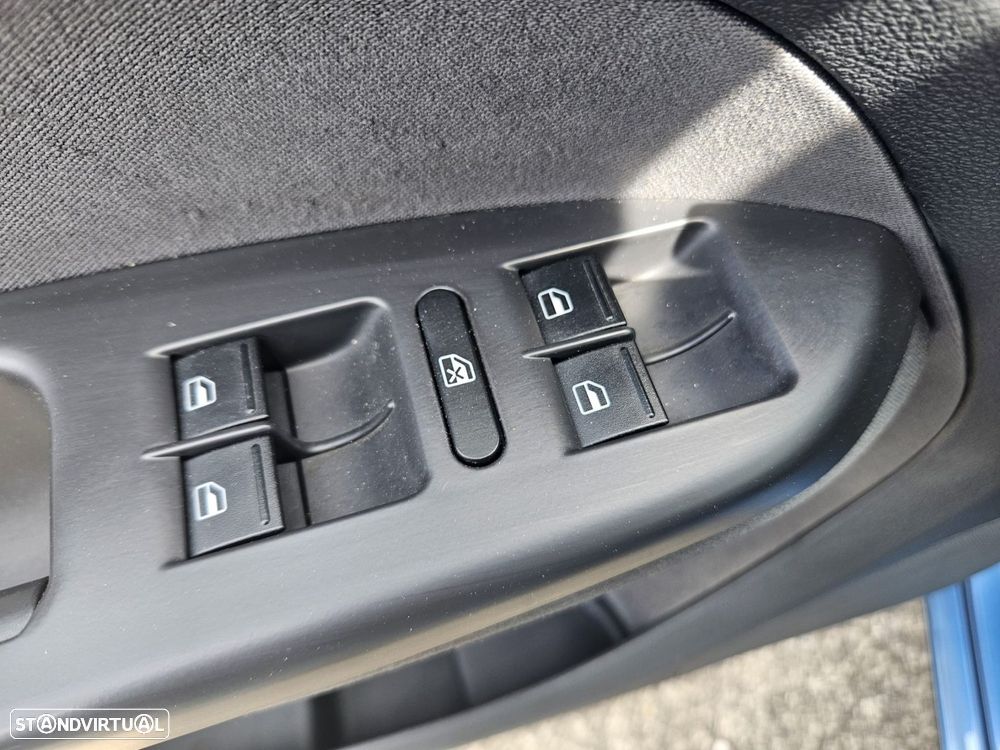 VW Touran 1.6 TDI Blue.Trendline 7L - 50