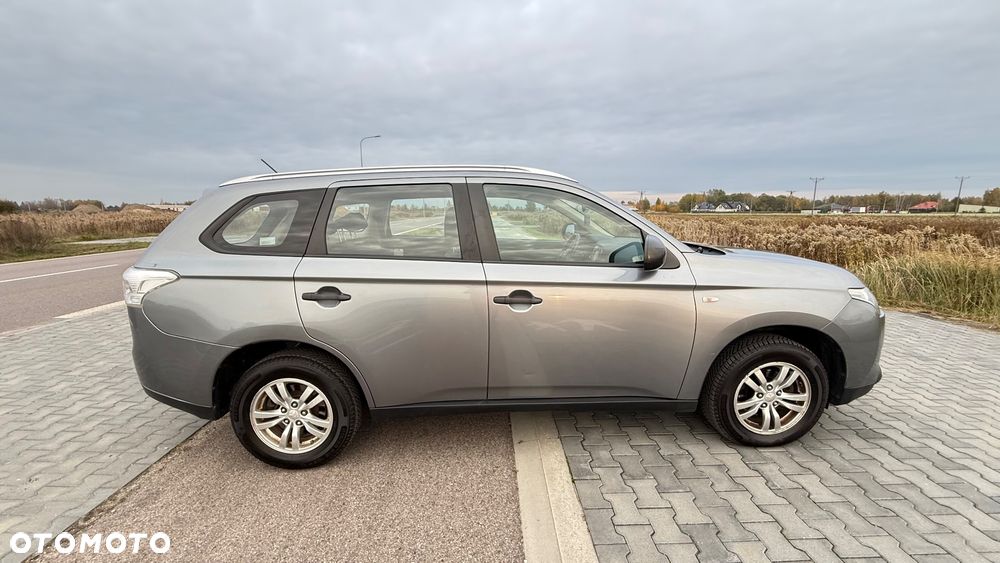 Mitsubishi Outlander 2.0 Intense 2WD - 13