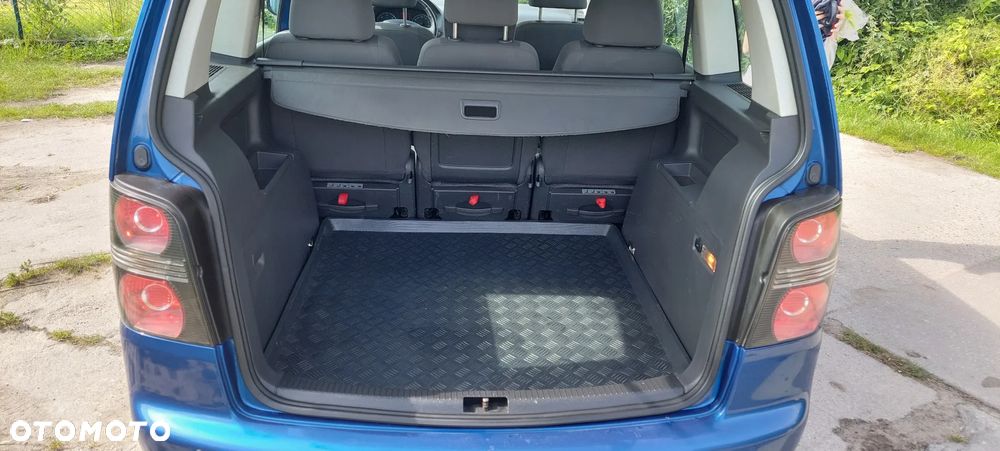 Volkswagen Touran 1.9 TDI DPF BlueMot Trendline - 11