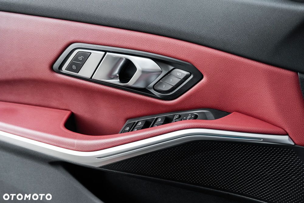 BMW Seria 3 330e xDrive M Sport sport - 11