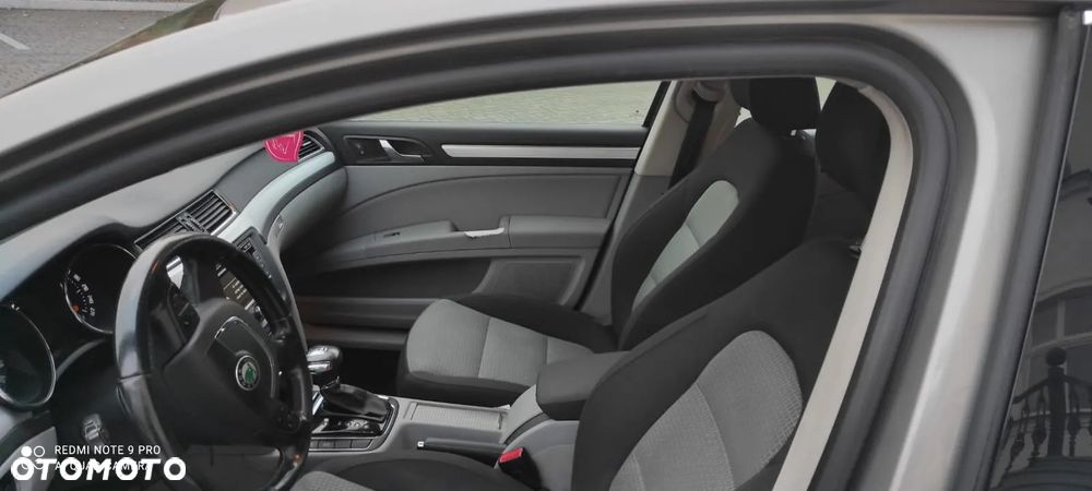 Skoda Superb 2.0 TDI Comfort DSG - 8