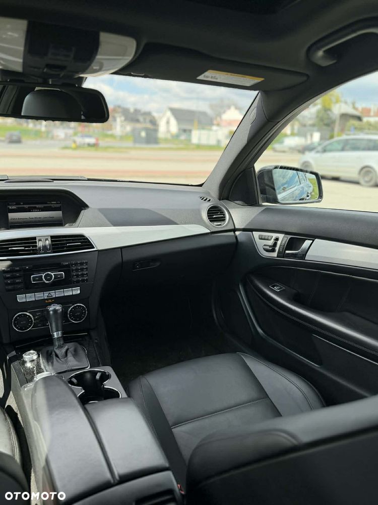 Mercedes-Benz Klasa C 63 AMG AMG SPEEDSHIFT MCT AMG Performance Package - 14