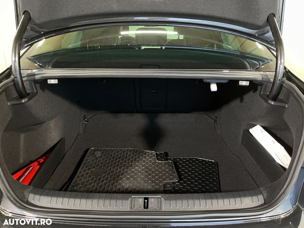 Volkswagen Passat 2.0 TDI DSG Highline - 12