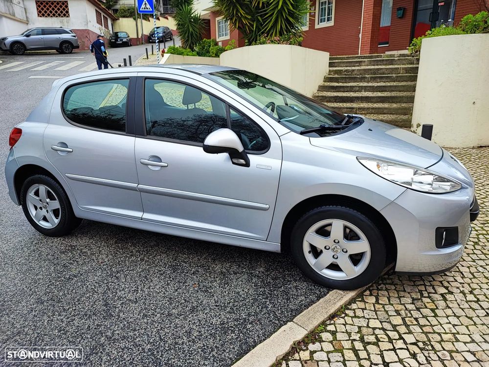 Peugeot 207 1.4 16V SE Millesim 200 Anos - 4