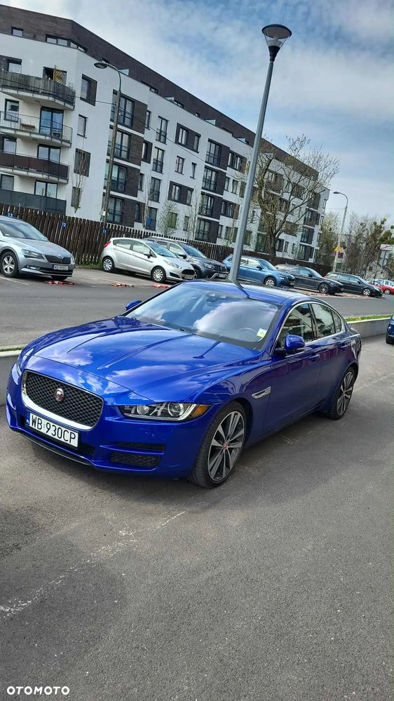 Jaguar XE 30t AWD Prestige - 2