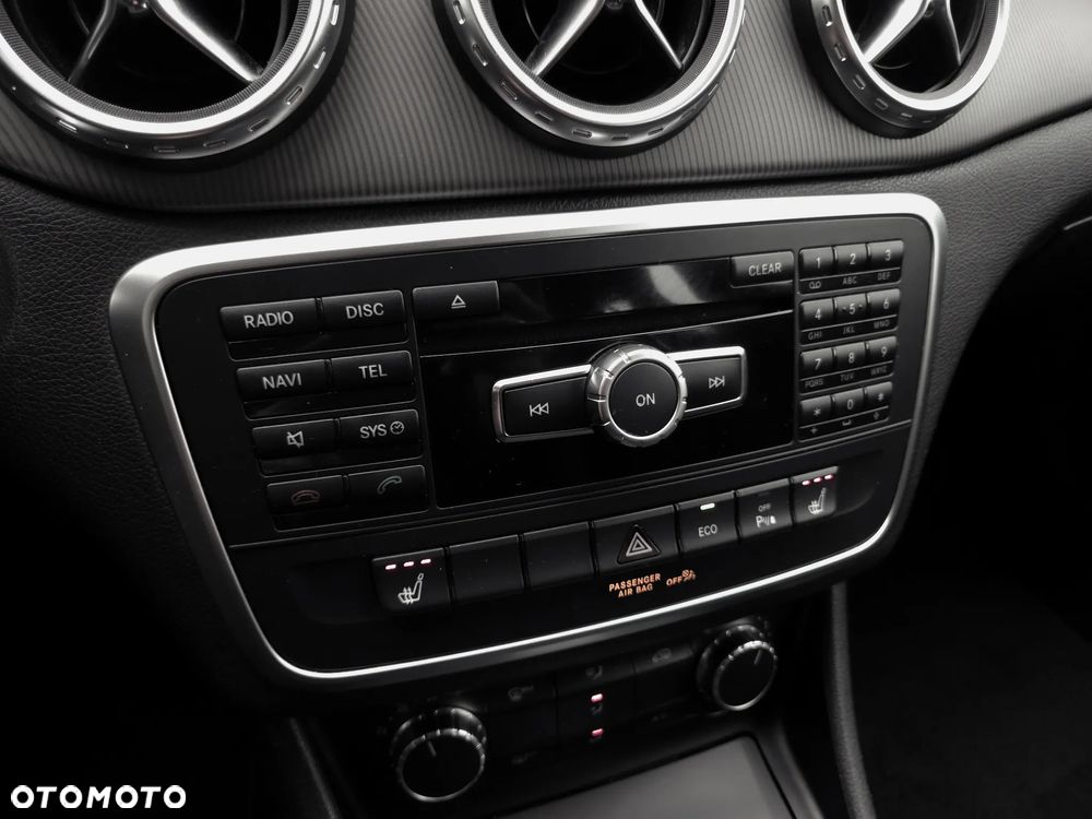 Mercedes-Benz GLA 200 - 23