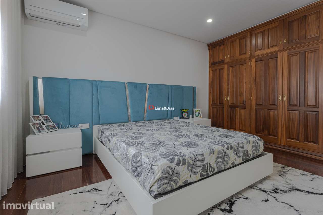 Moradia de Prestígio com Espaço, Conforto e Potencial Único - Grande imagem: 5/27