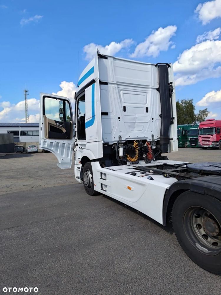Mercedes-Benz Actros MP4 - 5