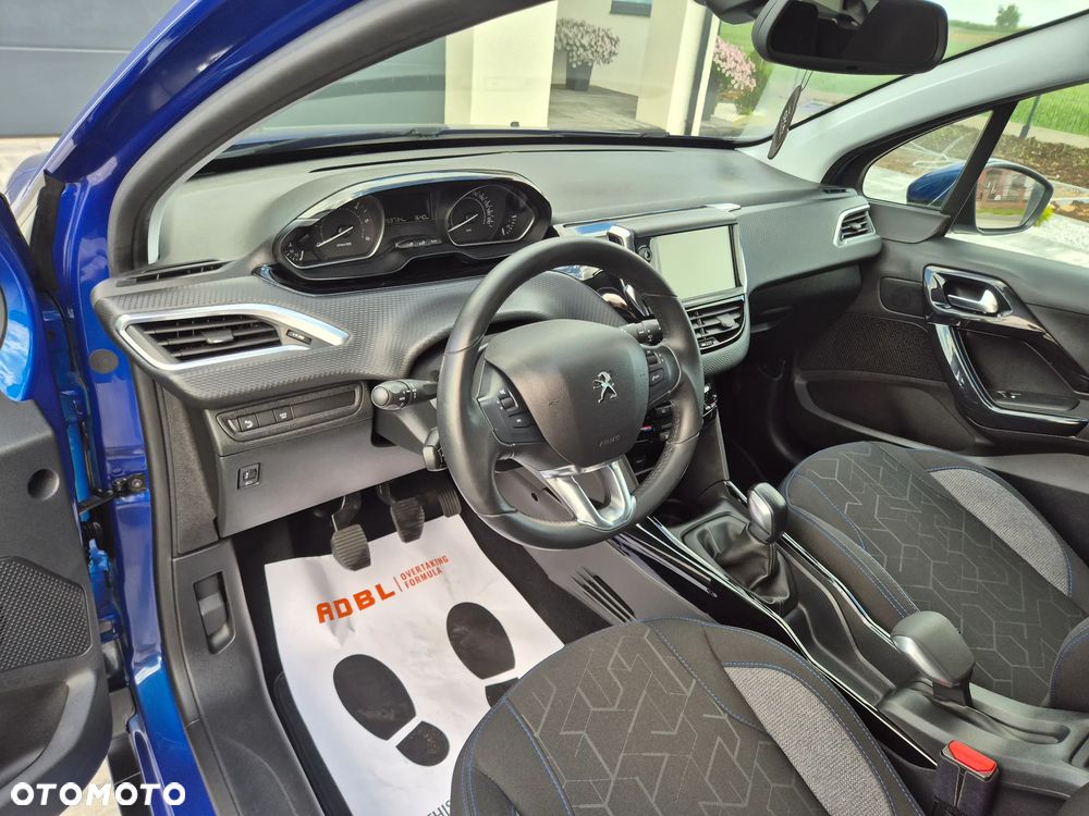 Peugeot 2008 BlueHDi 100 STOP & START Signature - 33