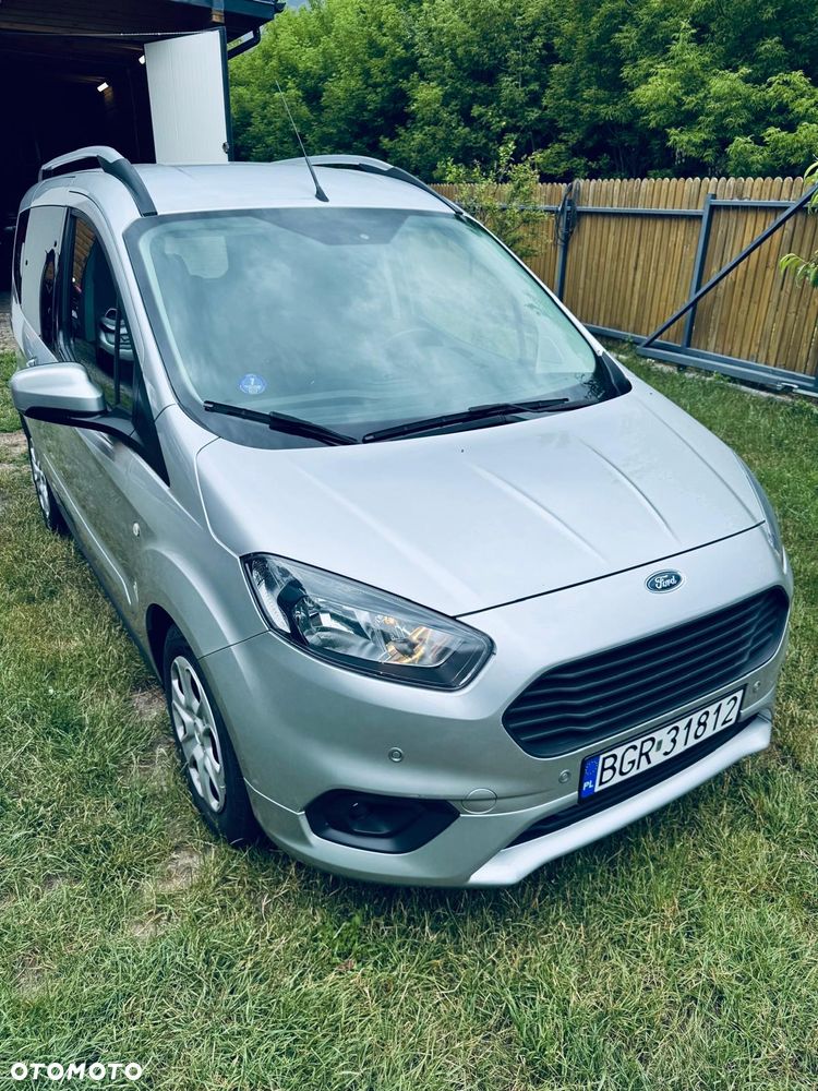 Ford E-Tourneo Courier - 4