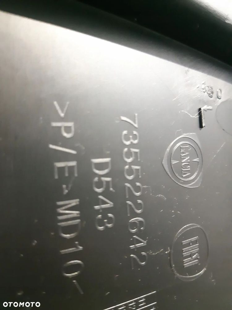 Fiat 500L nakładka progowa prawa tył 735522642 - 5