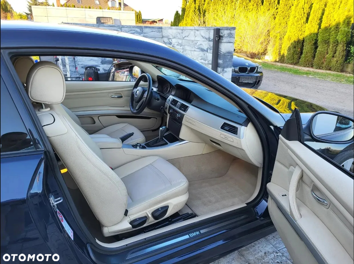 BMW Seria 3 320i Coupe - 8