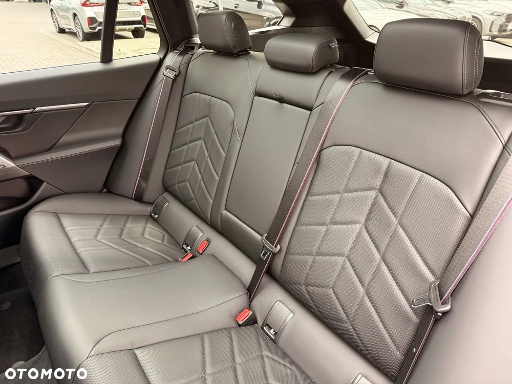 BMW Seria 5 520i - 32